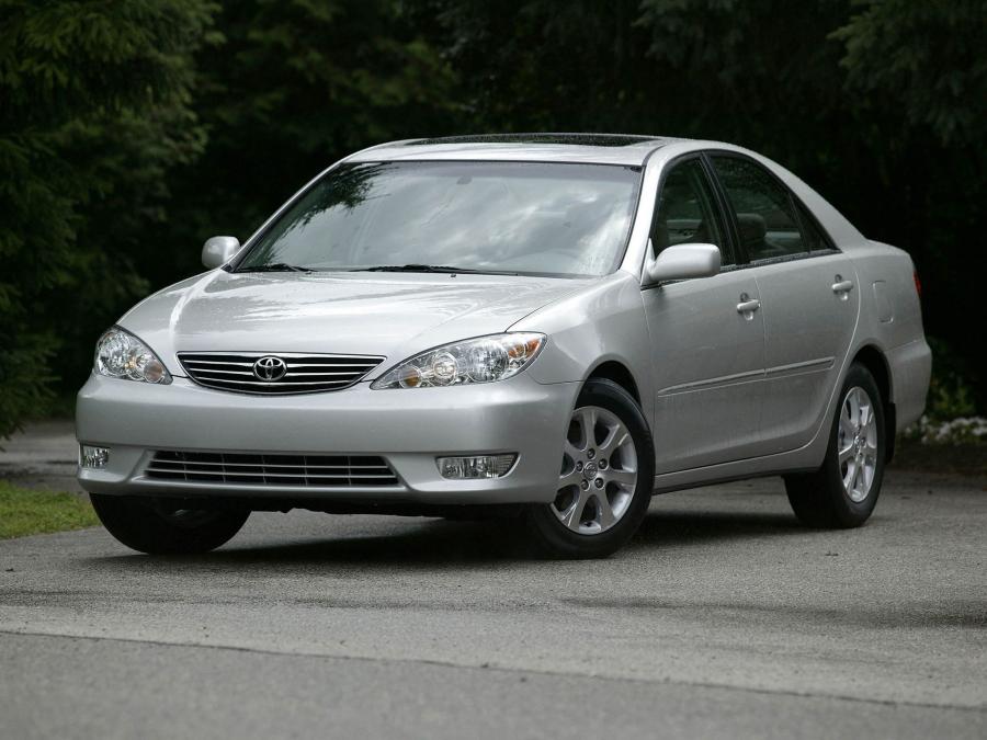  Toyota Camry XLE 2004 года  (US) (фото 4 из 7)